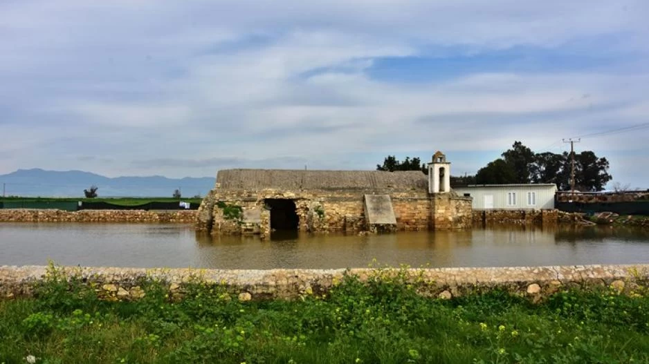 SOS για τη βυθισμένη ιστορική εκκλησία της Παναγιάς στην κατεχόμενη Άσσια (εικόνες)